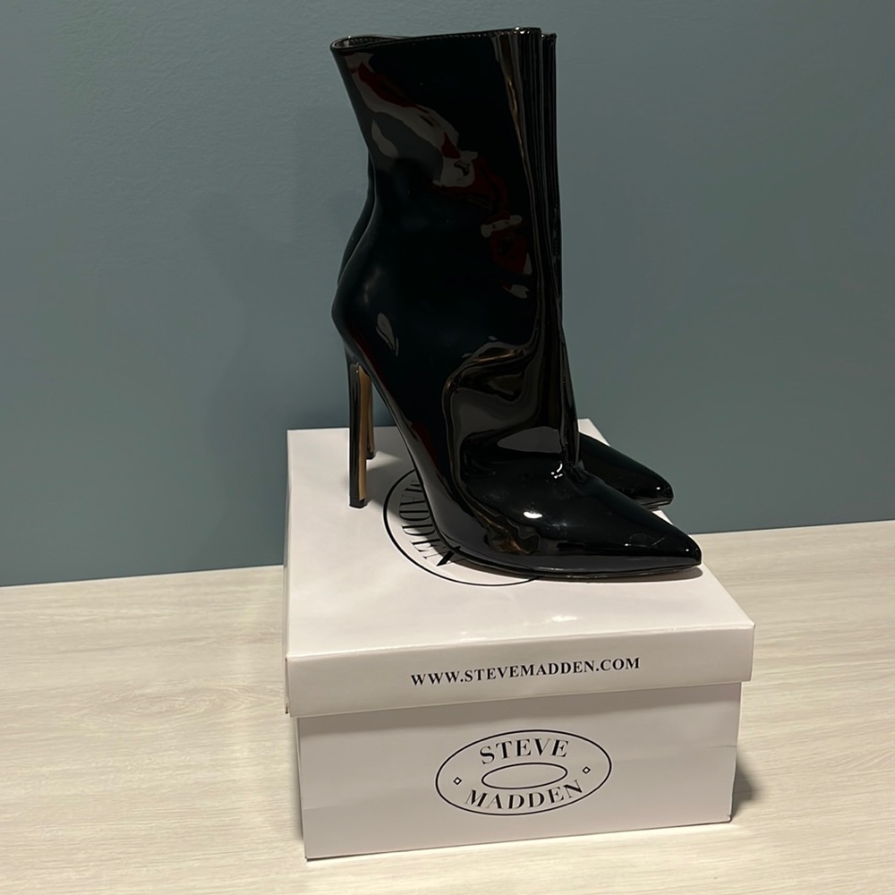 Black leather heeled booties